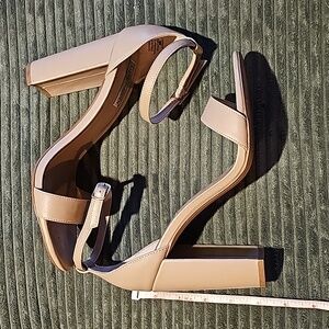 Steve Madden Carsson chunky heel tan ankle strap Sz 9M